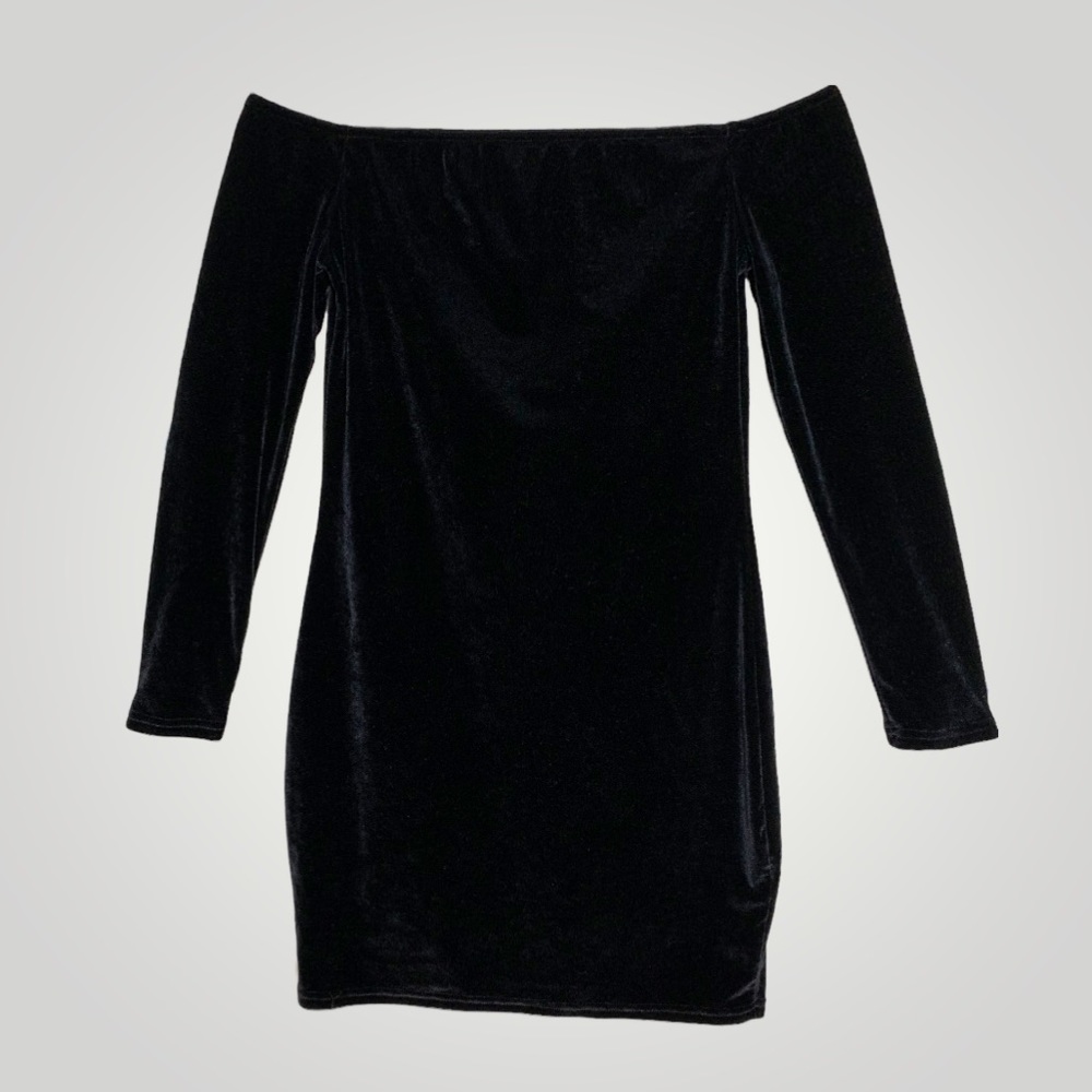 Off shoulder velvet black mini dress